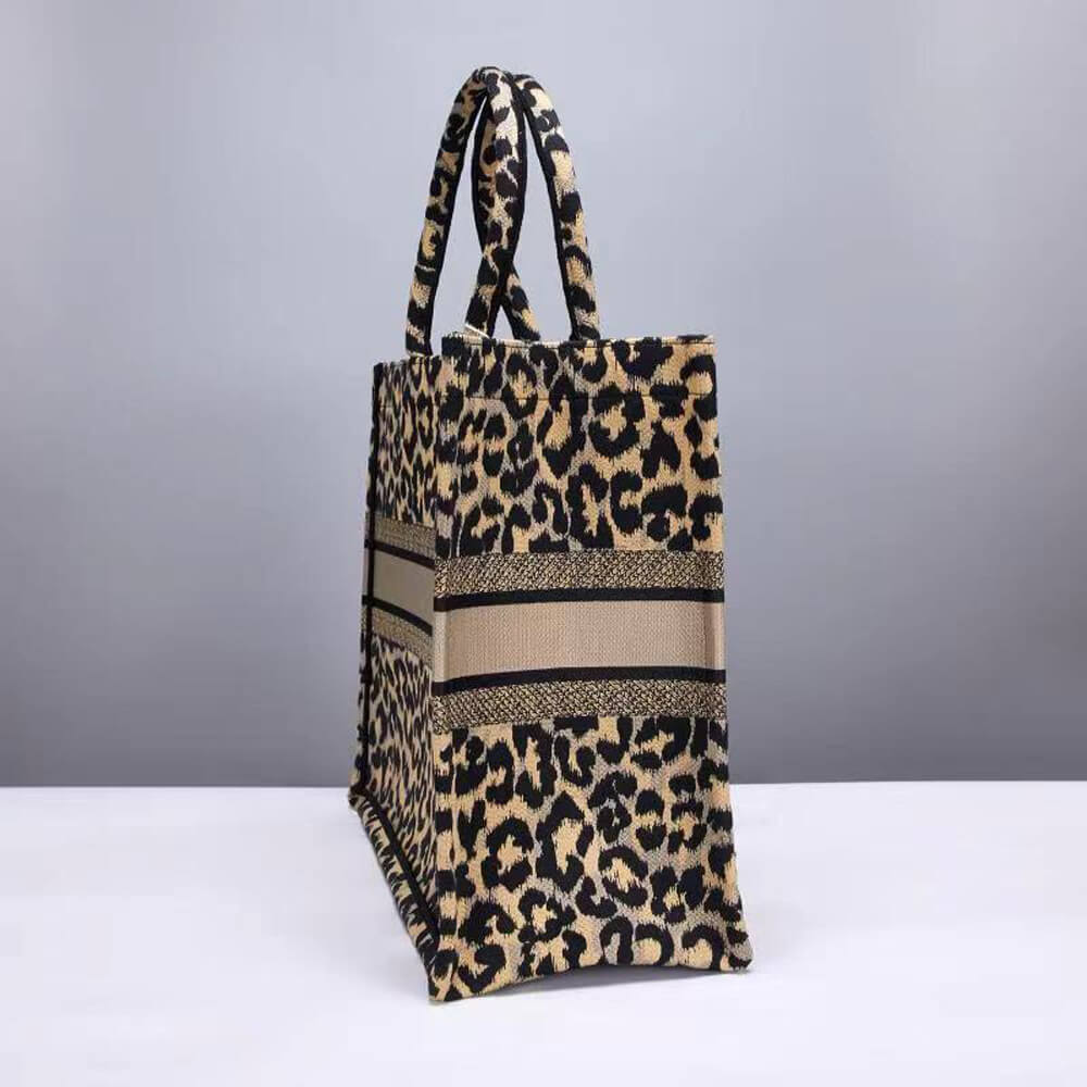 large D*or book tote
