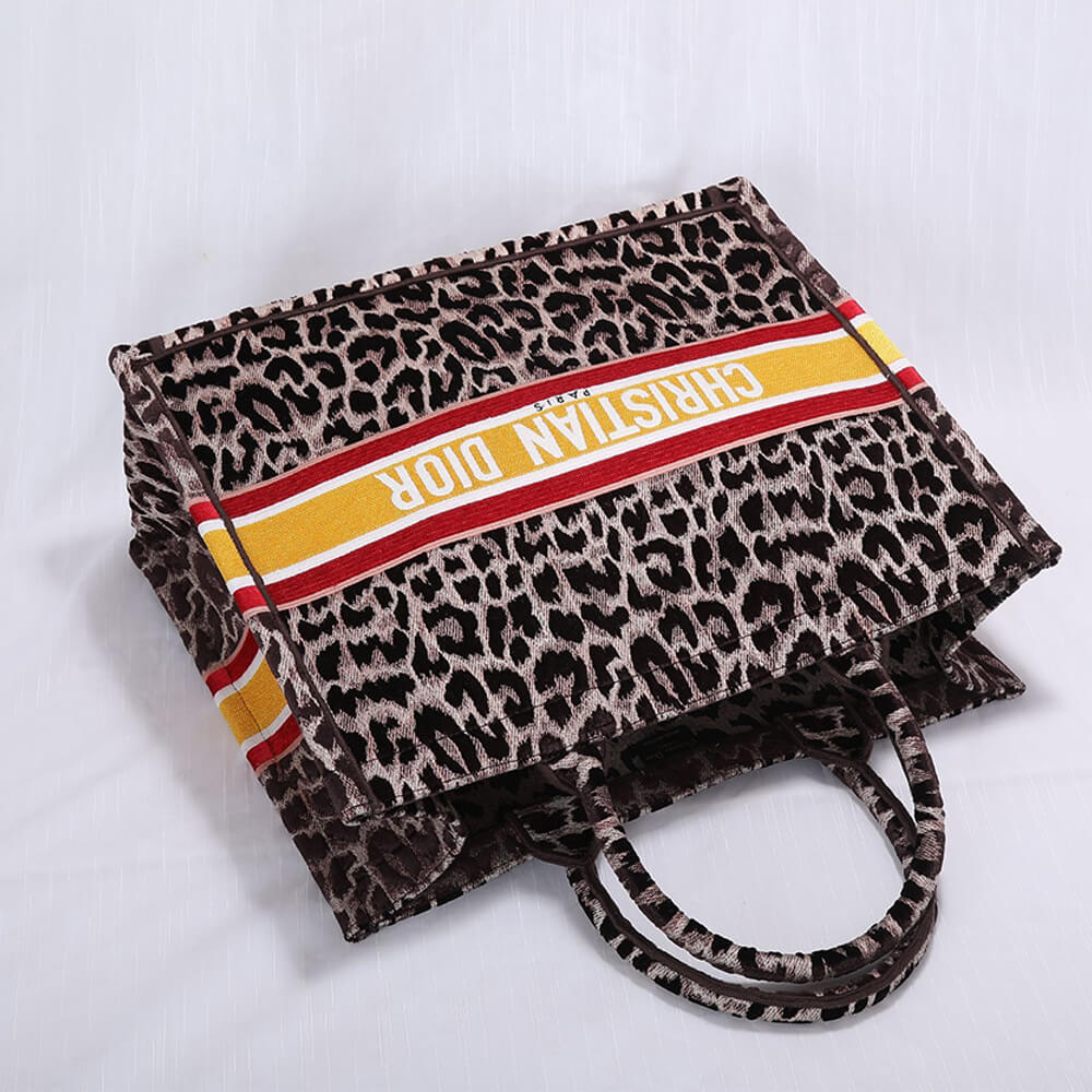 large D*or book tote