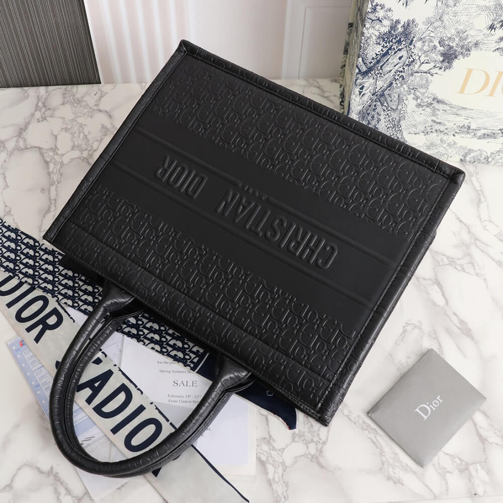 medium D*or book tote