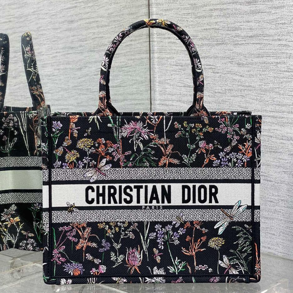 medium D*or book tote