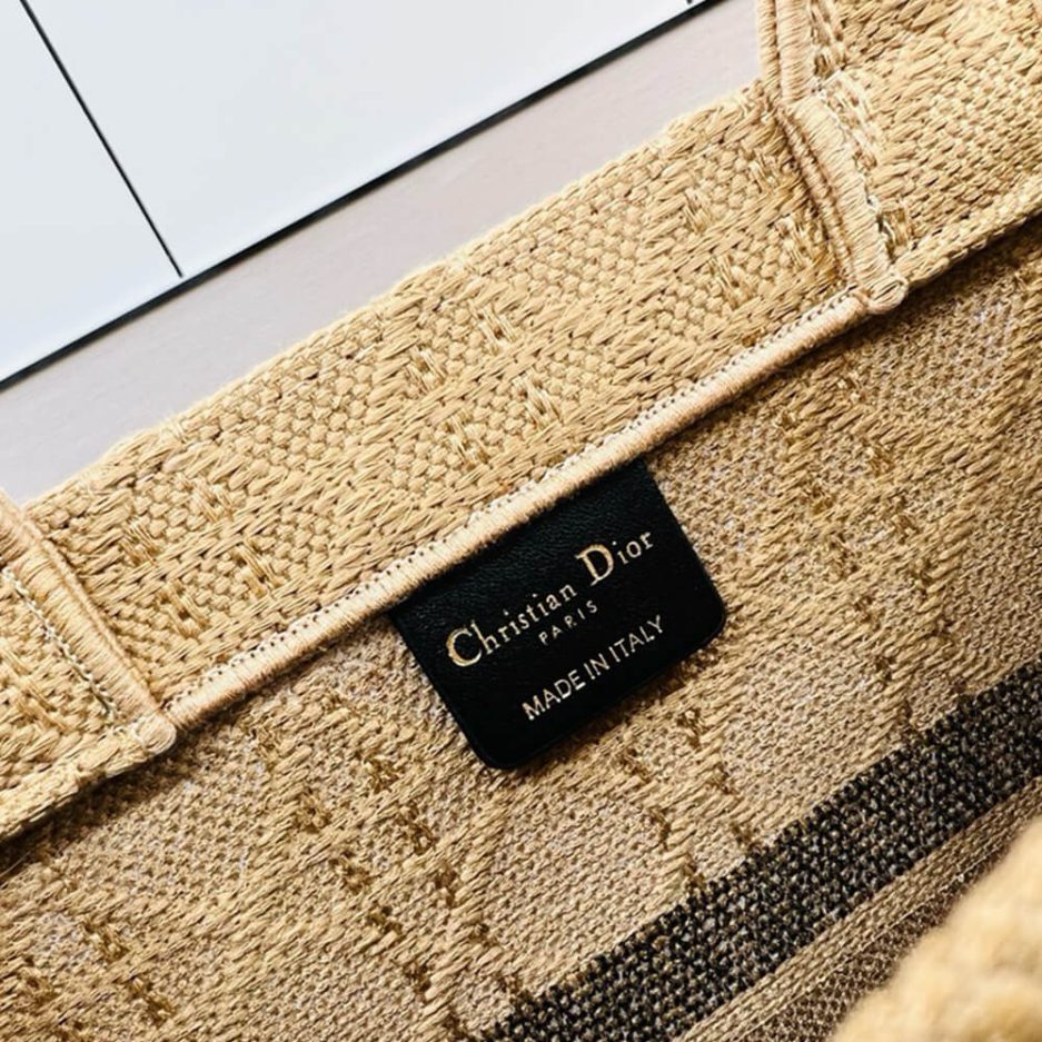 medium D*or book tote
