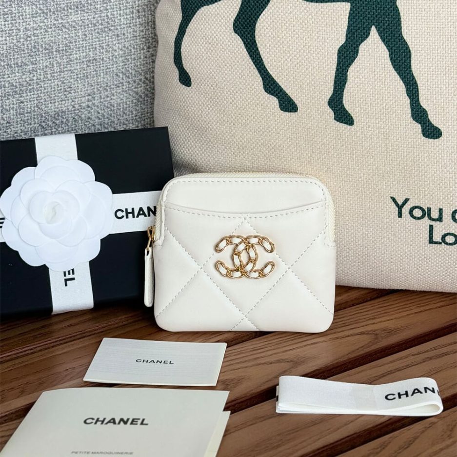 Ch*el 19 zipped coin purse